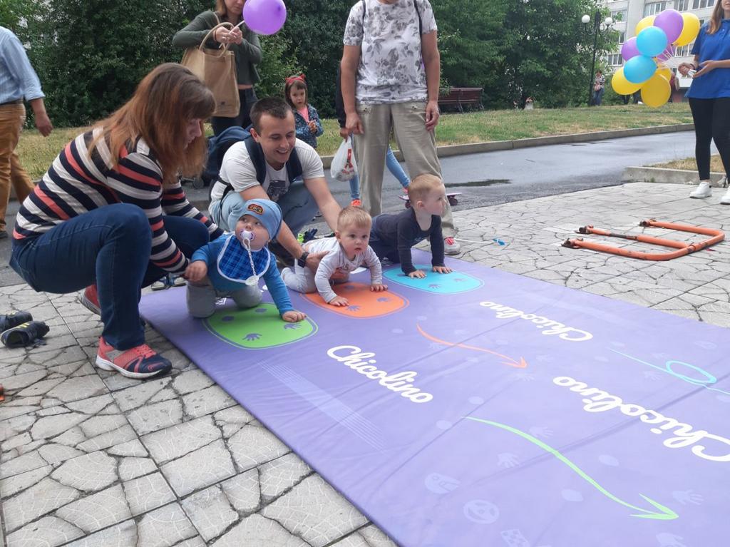 Веселі малюки на повзункових перегонах у Тернополі